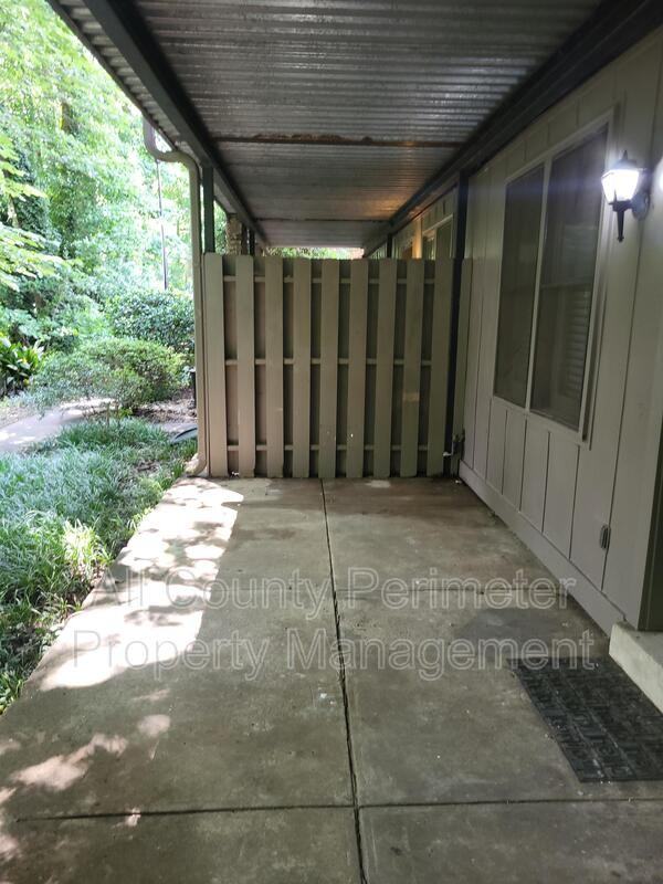 3083 Colonial Way #L - Photo 7 of 8