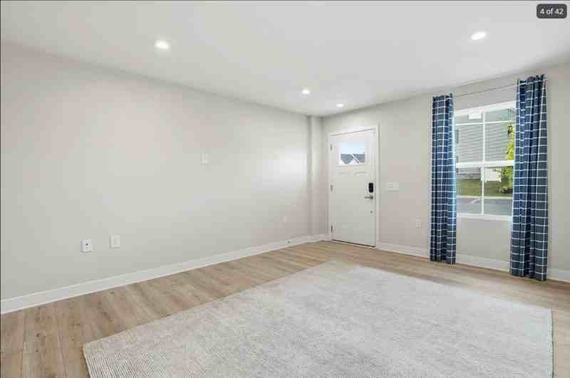 2264 Palm Ct - Photo 4 of 36