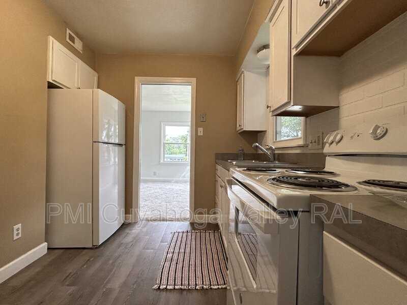 2364 Suncrest Dr - Photo 5 of 14