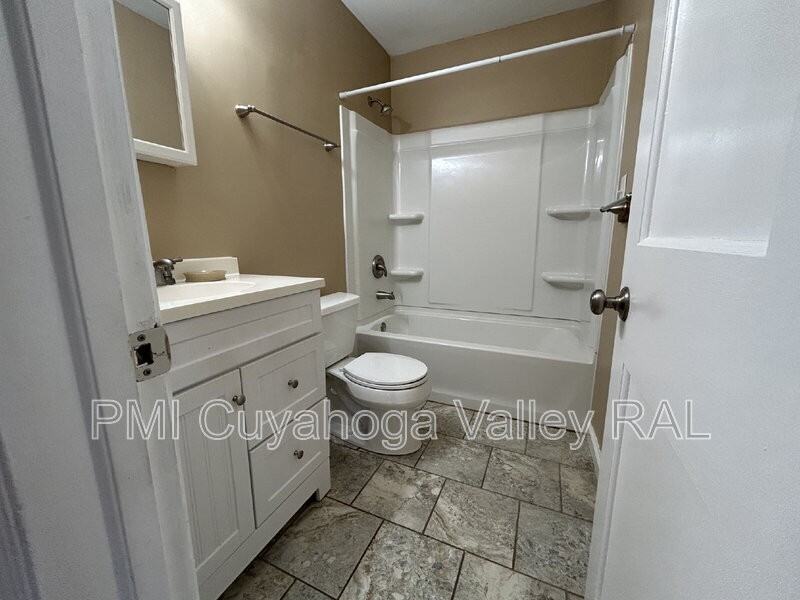 2364 Suncrest Dr - Photo 6 of 14
