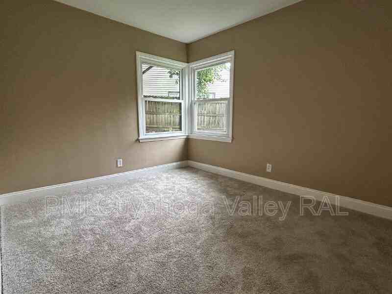 2364 Suncrest Dr - Photo 7 of 14