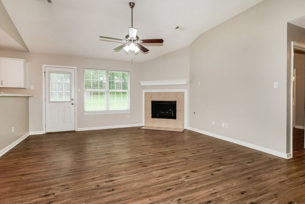 120 Pinewood Dr - Photo 4 of 16