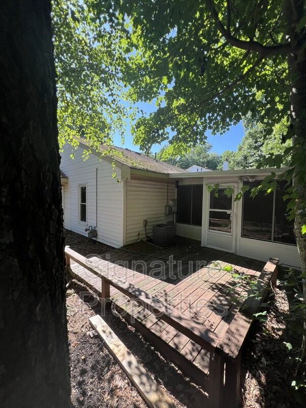 921 Wickford Dr - Photo 2 of 19