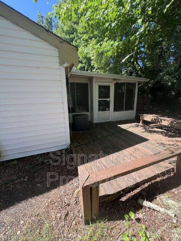 921 Wickford Dr - Photo 3 of 19