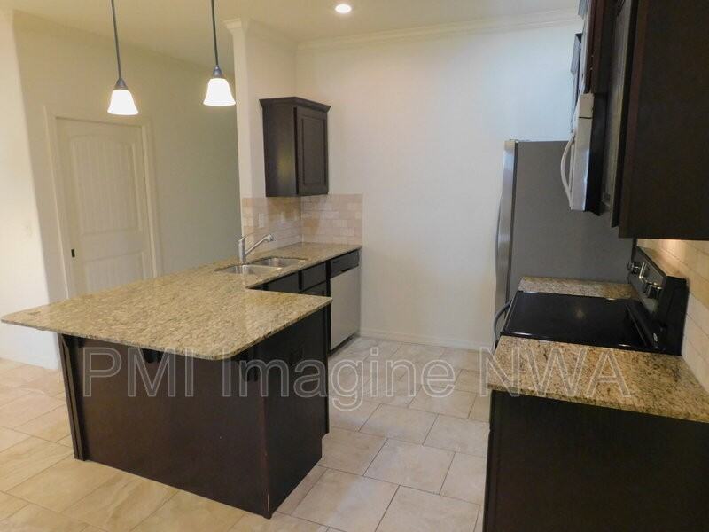 2632 N Arroyo Ave - Photo 3 of 14