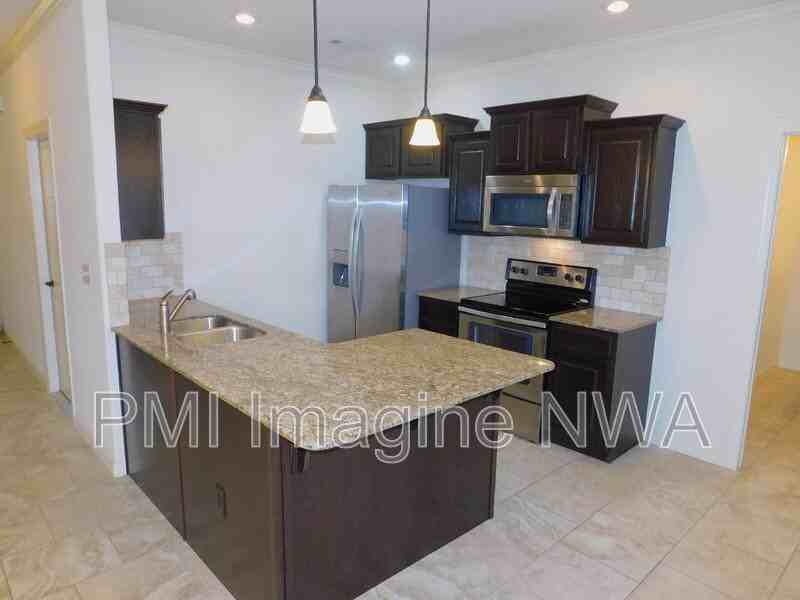 2632 N Arroyo Ave - Photo 4 of 14