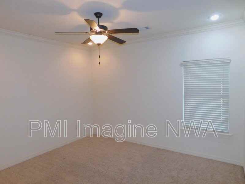 2632 N Arroyo Ave - Photo 7 of 14