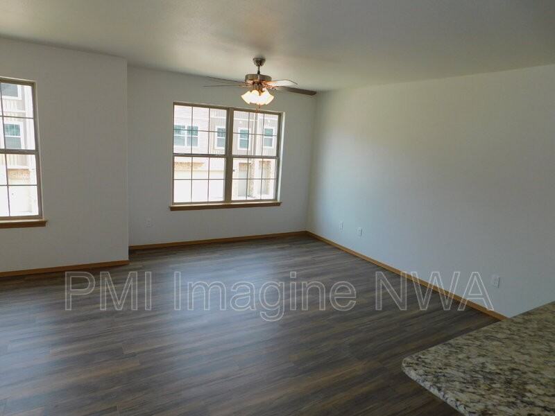 265 S Rolling Woods Way - Photo 4 of 14