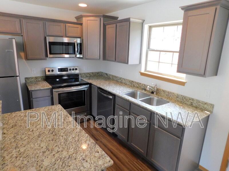 265 S Rolling Woods Way - Photo 5 of 14
