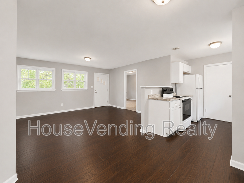 619 Tarpley St - Photo 4 of 22