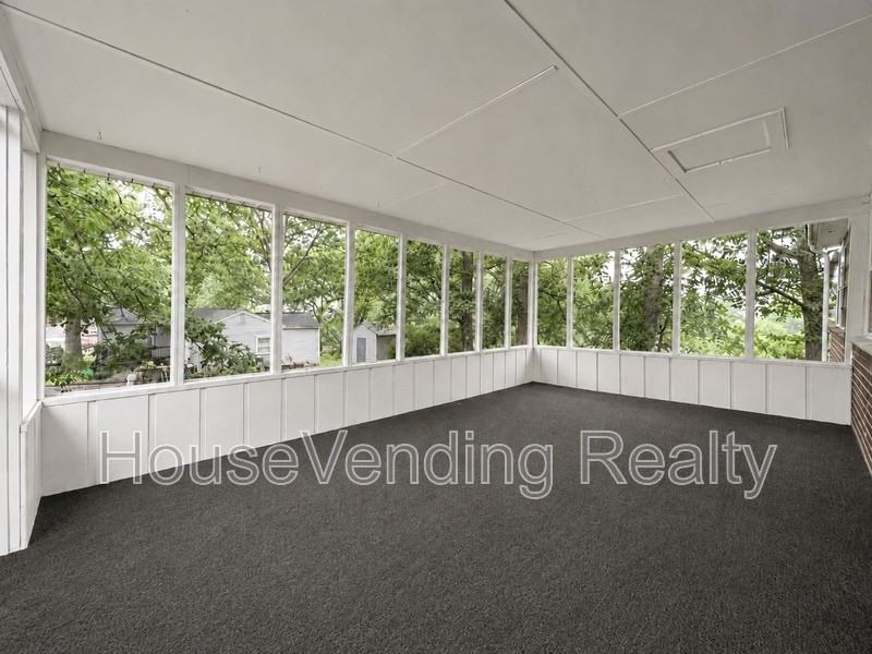 619 Tarpley St - Photo 7 of 22