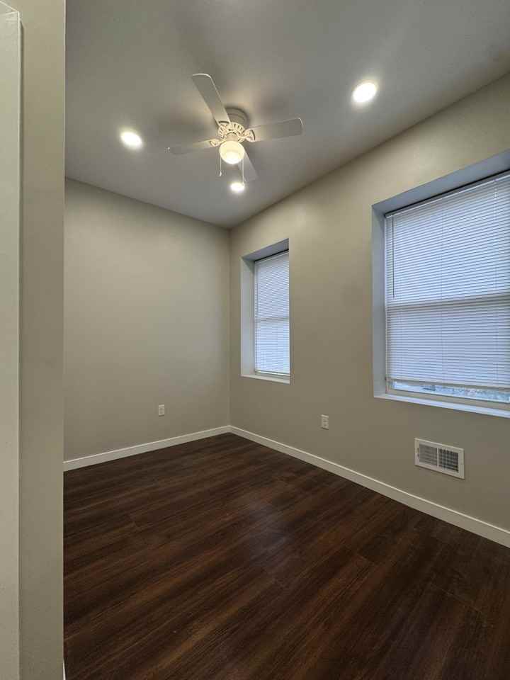 1933 West Huntingdon Street - Photo 4 of 41