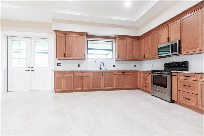10295 Carolina St - Photo 3 of 19