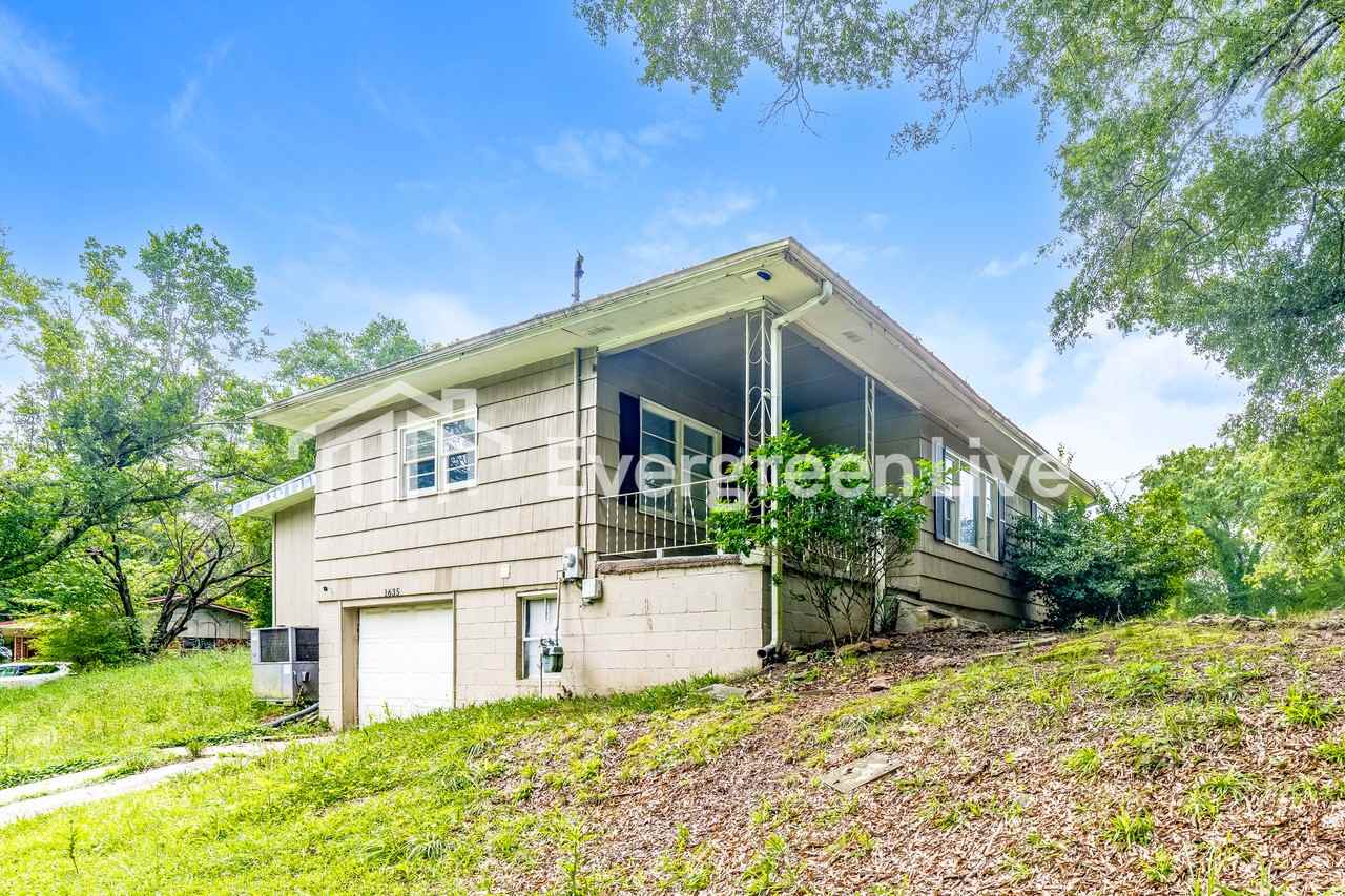 1635 Cherry Ave - Photo 2 of 15