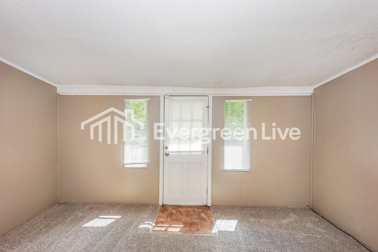 1635 Cherry Ave - Photo 4 of 15