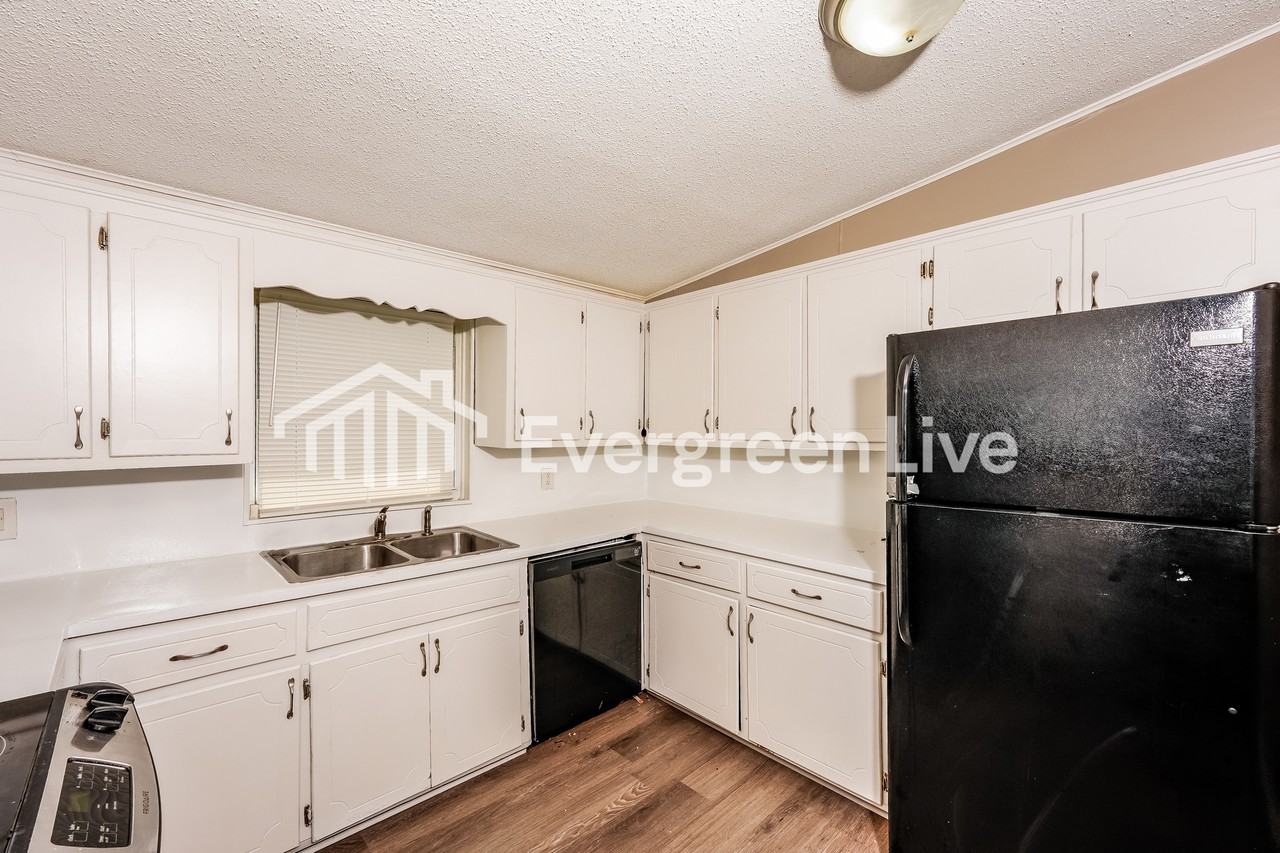 1635 Cherry Ave - Photo 5 of 15