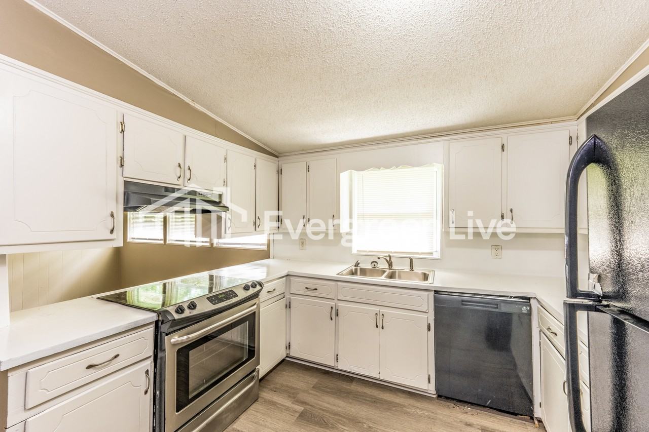 1635 Cherry Ave - Photo 6 of 15