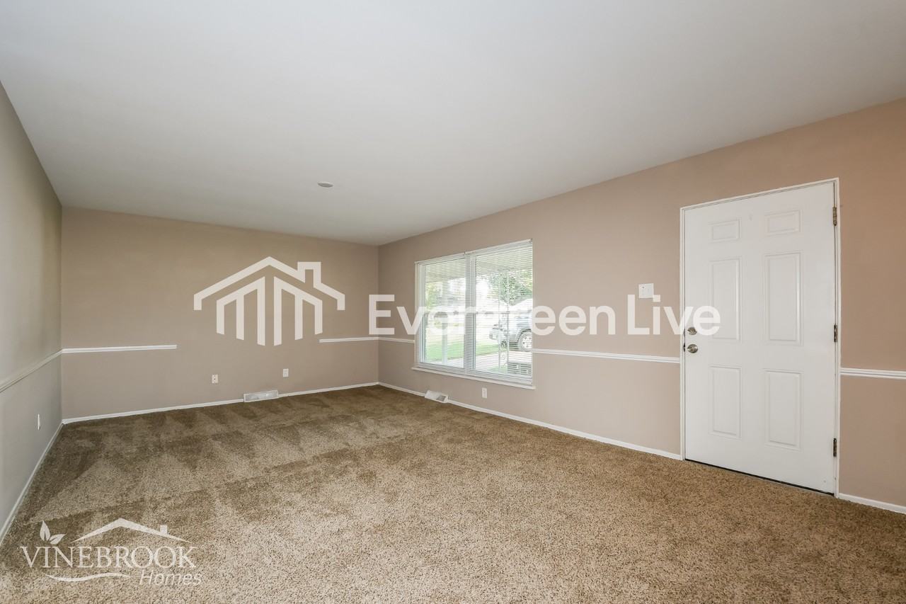 4 Blanchette Dr - Photo 3 of 16