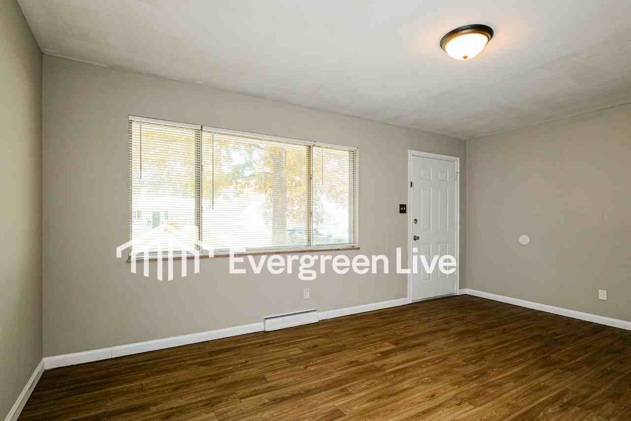 1860 Shirlene Dr - Photo 3 of 15