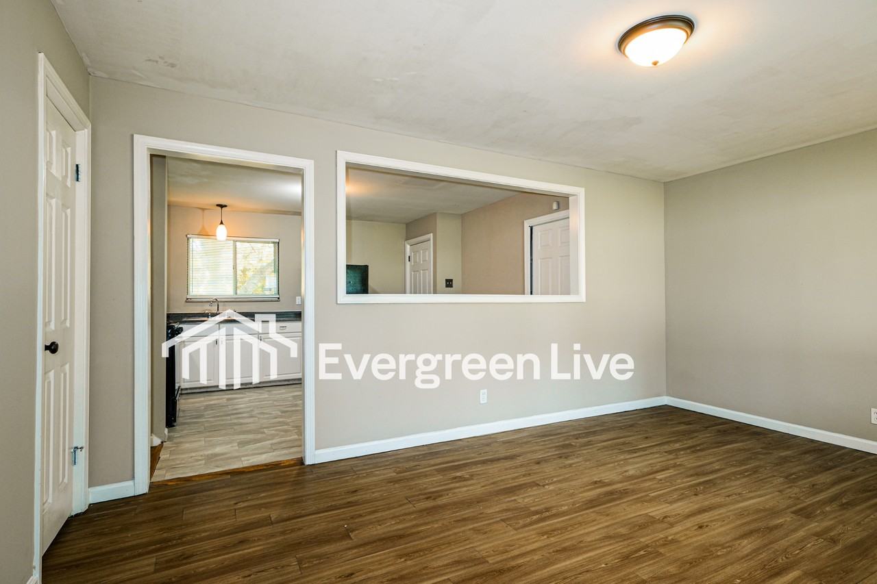 1860 Shirlene Dr - Photo 4 of 15