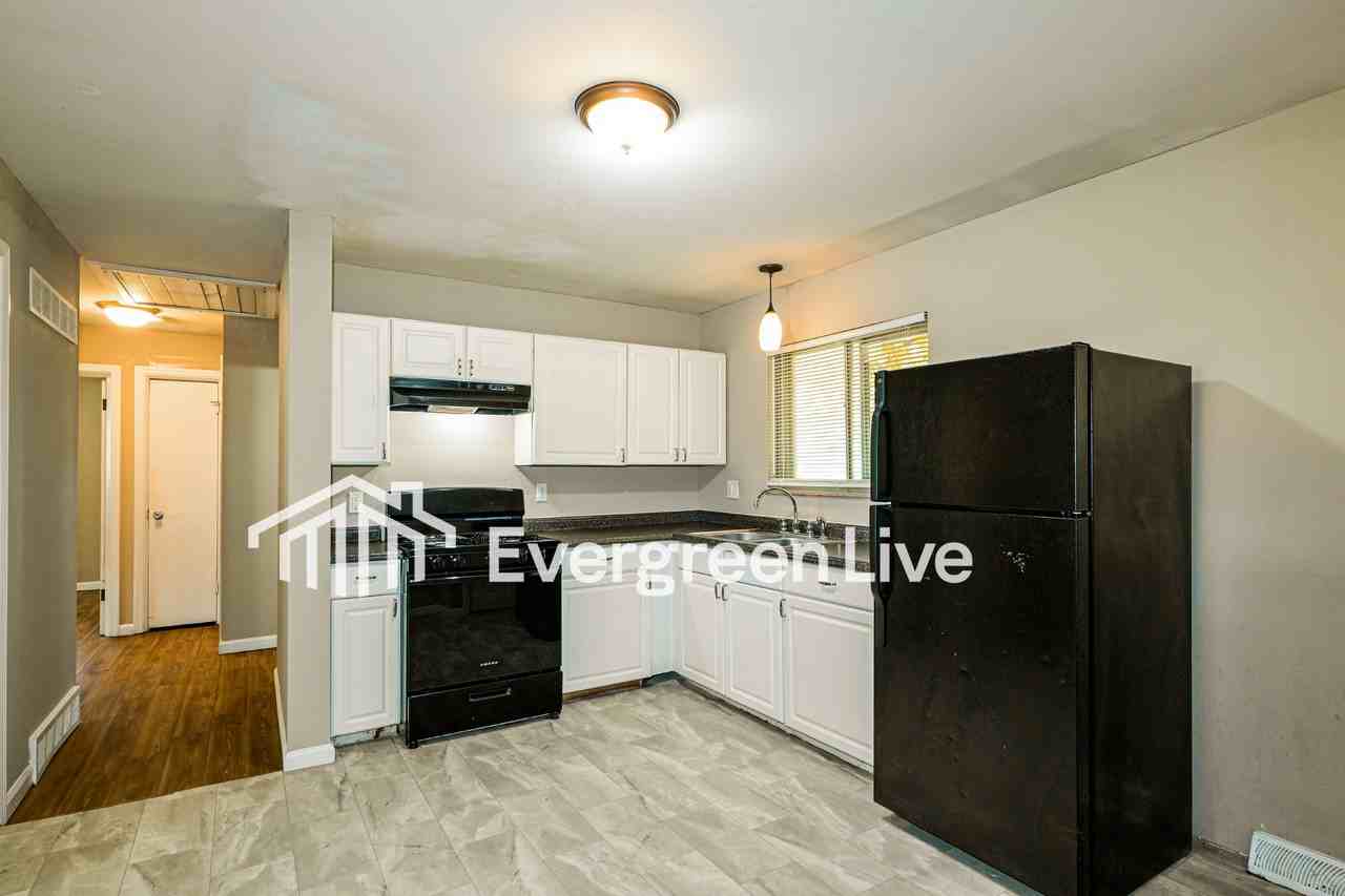 1860 Shirlene Dr - Photo 6 of 15