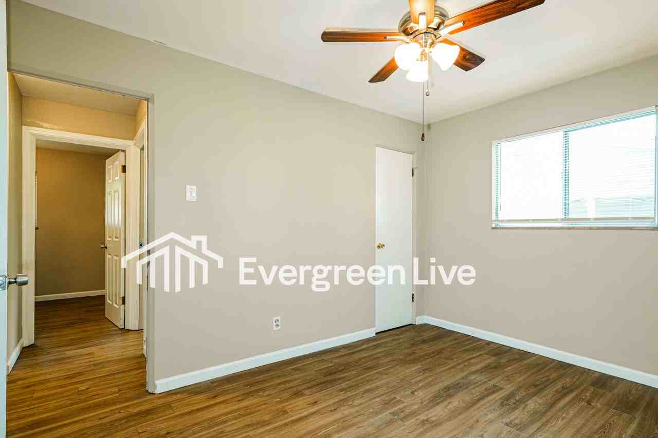 1860 Shirlene Dr - Photo 7 of 15
