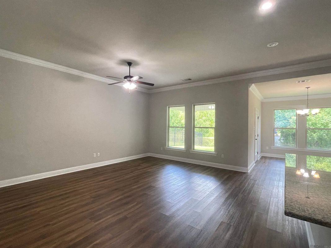 1303 Hickory Creek Dr - Photo 2 of 36