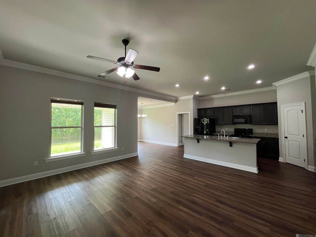 1303 Hickory Creek Dr - Photo 3 of 36