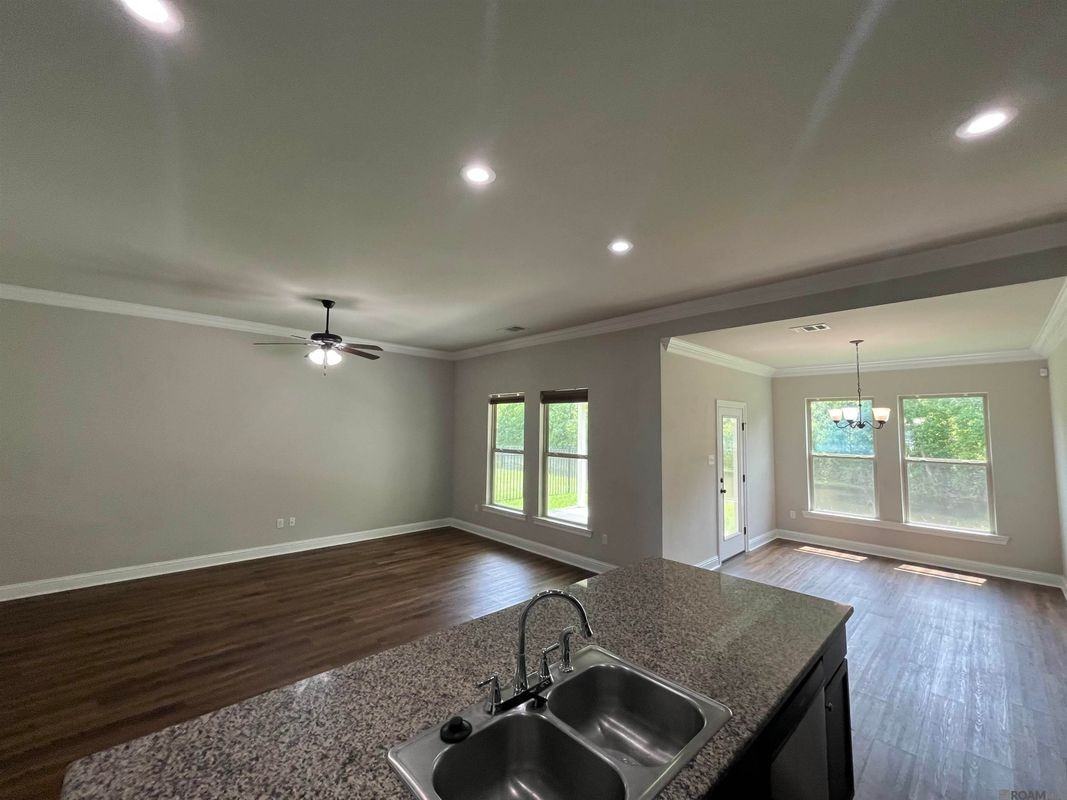 1303 Hickory Creek Dr - Photo 4 of 36