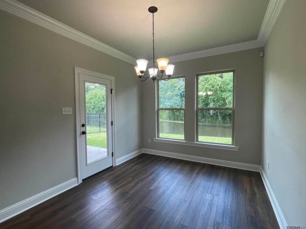 1303 Hickory Creek Dr - Photo 6 of 36