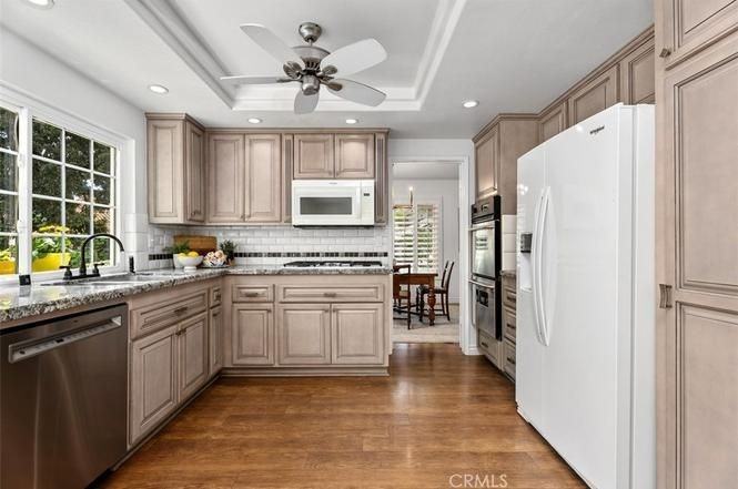 22342 Blueberry Ln - Photo 5 of 17