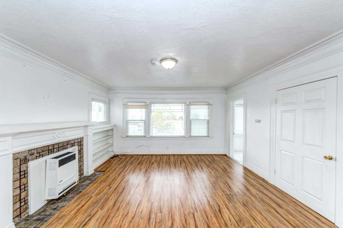 1308 S Van Ness Ave - Photo 2 of 15