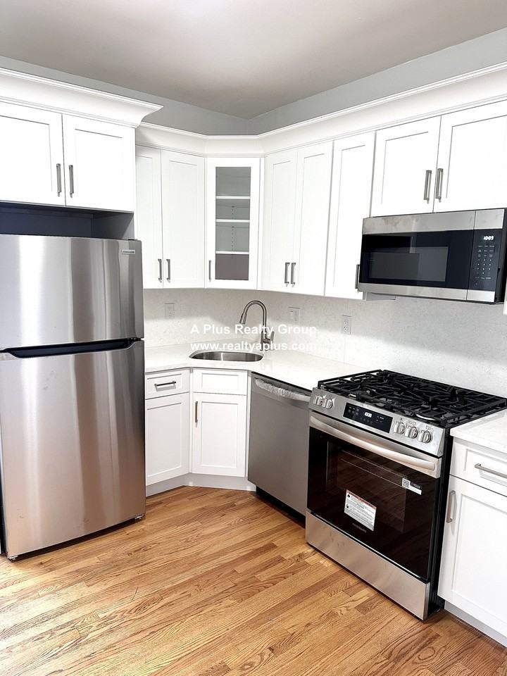 Buckley Ave #2 - Photo 4 of 15