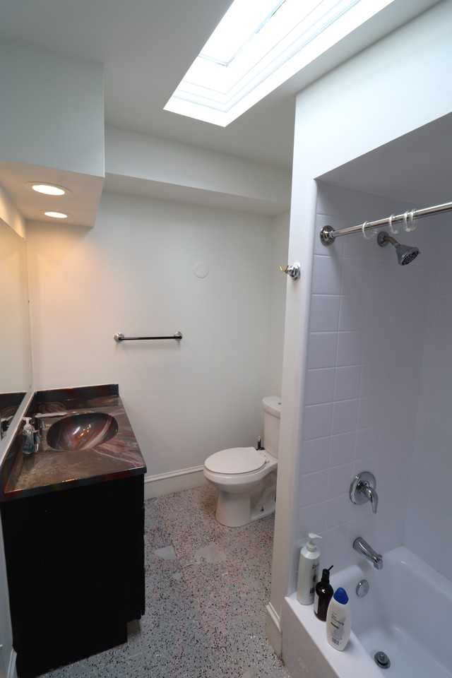 2548 N Southport Ave #2F - Photo 7 of 11