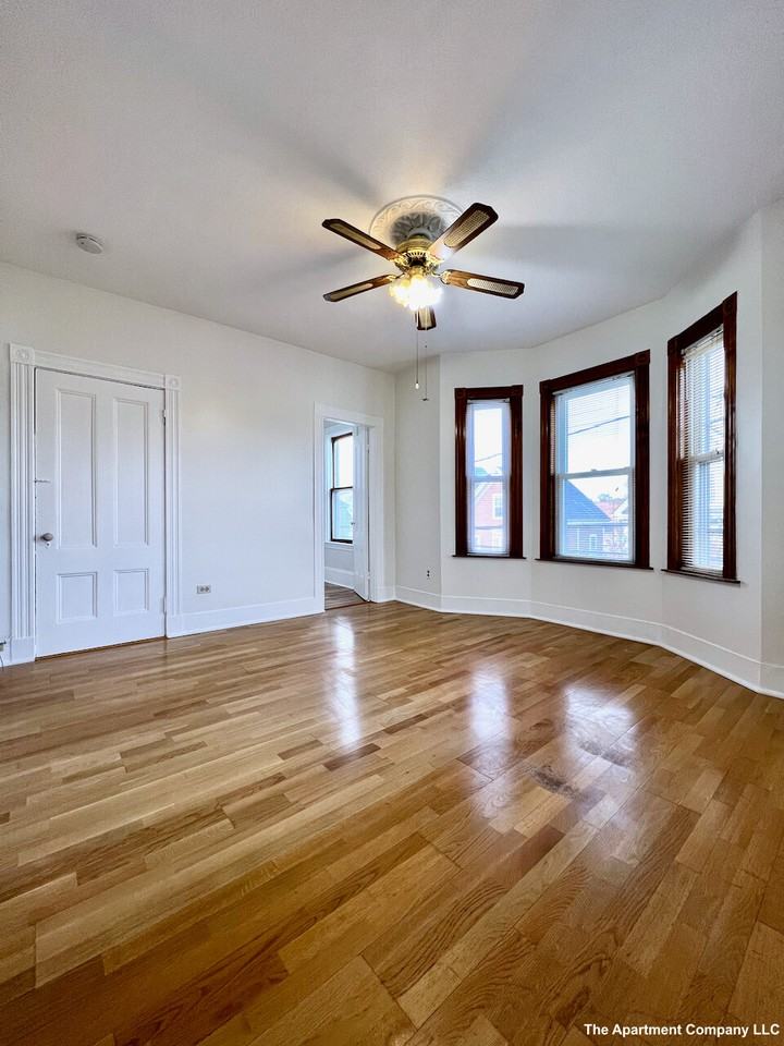 312 Washington St #3
