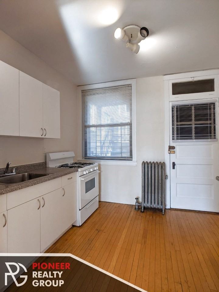 3931 N Keeler Ave #1 - Photo 5 of 21