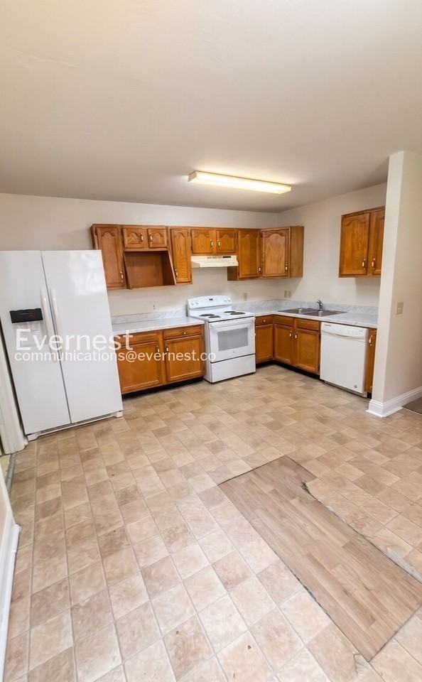 1315 E 31st St #A - Photo 2 of 19