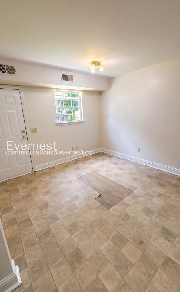1315 E 31st St #A - Photo 3 of 19