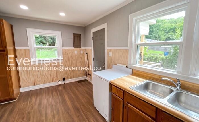 2936 Boynton Dr - Photo 4 of 20