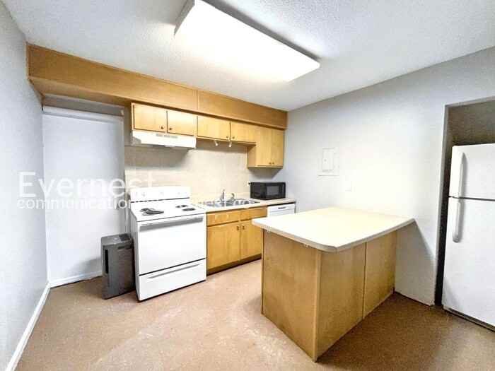 1841 Dana Ln - Photo 2 of 24