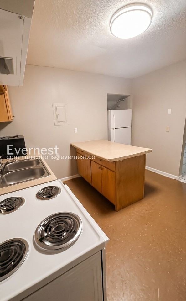 1841 Dana Ln - Photo 3 of 24