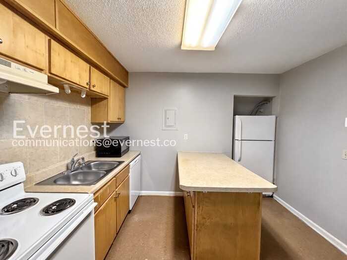 1841 Dana Ln - Photo 4 of 24