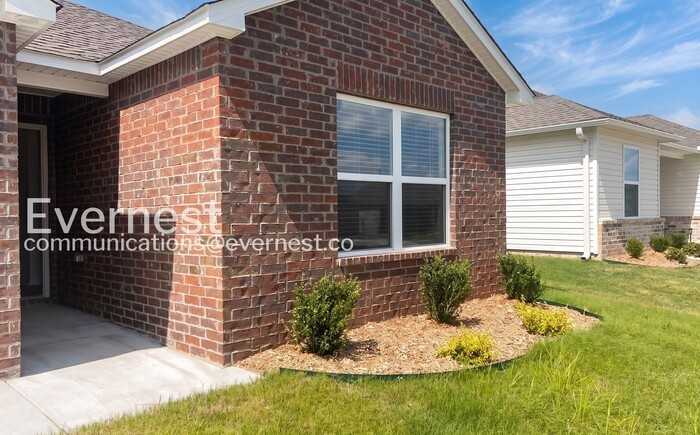 6680 Hollywood Ave - Photo 2 of 31