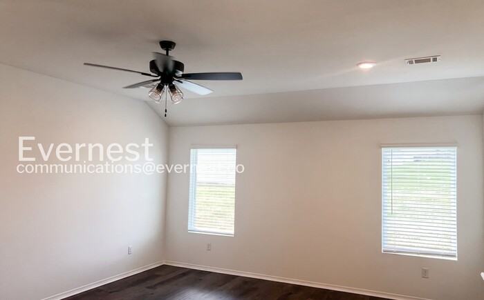 6680 Hollywood Ave - Photo 7 of 31