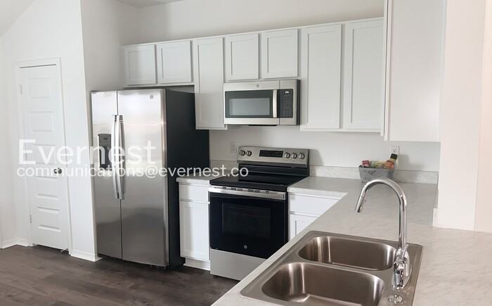 6673 Hollywood Ave - Photo 3 of 22