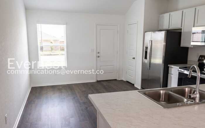 6673 Hollywood Ave - Photo 4 of 22