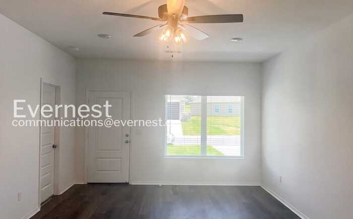 6673 Hollywood Ave - Photo 5 of 22