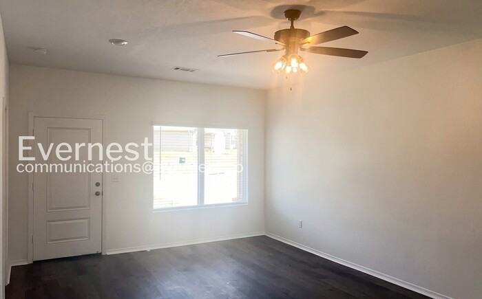 6673 Hollywood Ave - Photo 6 of 22