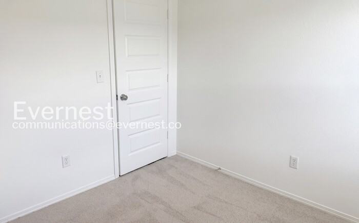 6673 Hollywood Ave - Photo 7 of 22
