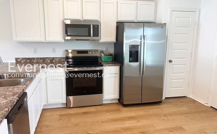 6681 Hollywood Ave - Photo 3 of 21